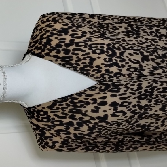 Mittoshop leopard print size medium rolled front long sleeve blouse - Picture 2 of 12
